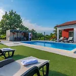 Hébergement de vacances Valpiana, A Modern, Luxurious, Warm And Romantic Cukrici