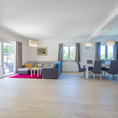 Valpiana, A Modern, Luxurious, Warm And Romantic Дом отдыха